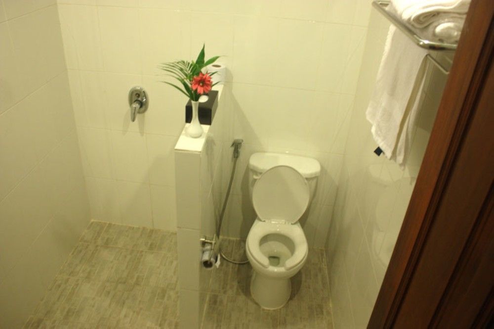 Port Hedonia Hotel Sihanoukville Exterior photo