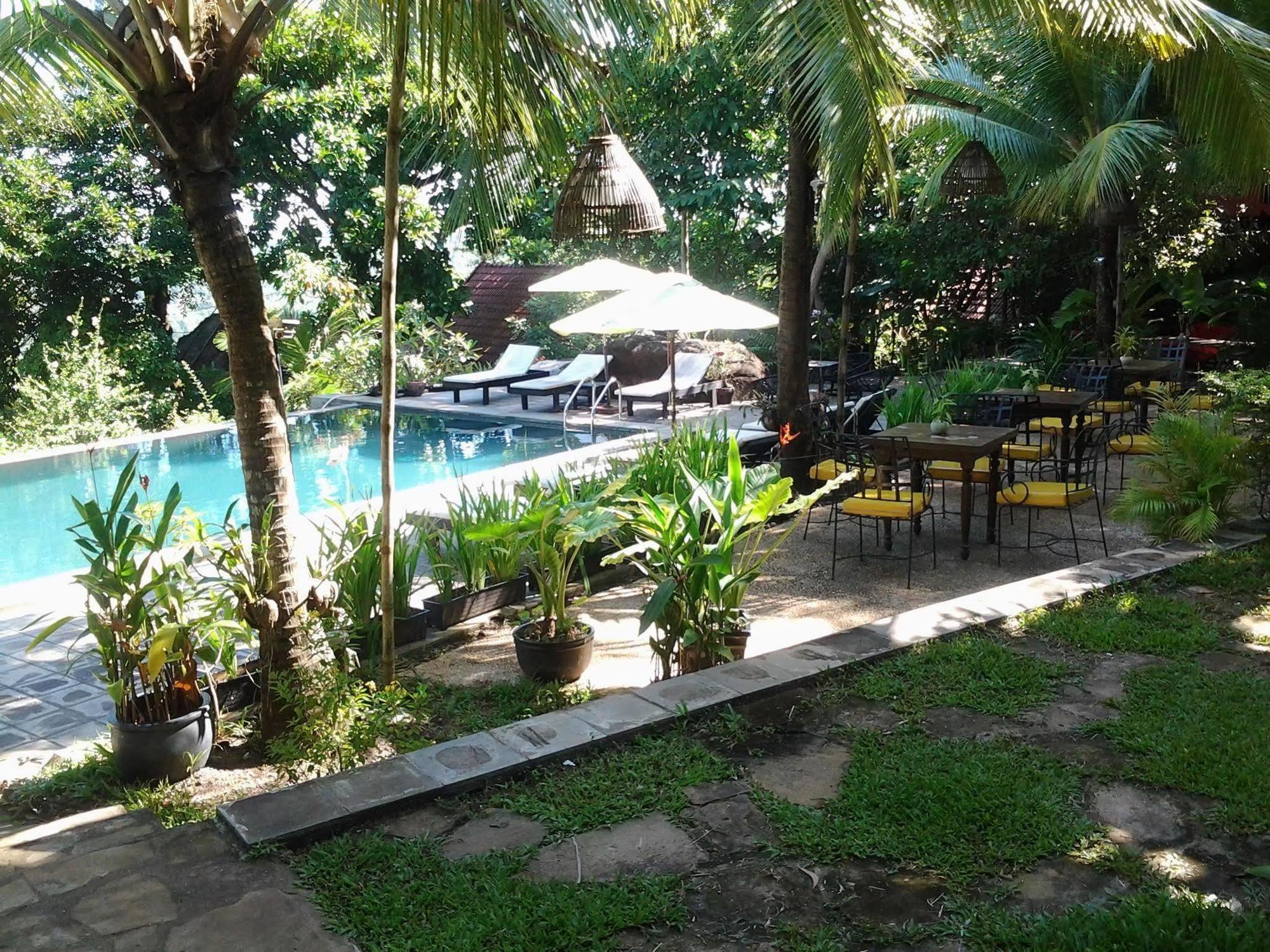 Port Hedonia Hotel Sihanoukville Exterior photo
